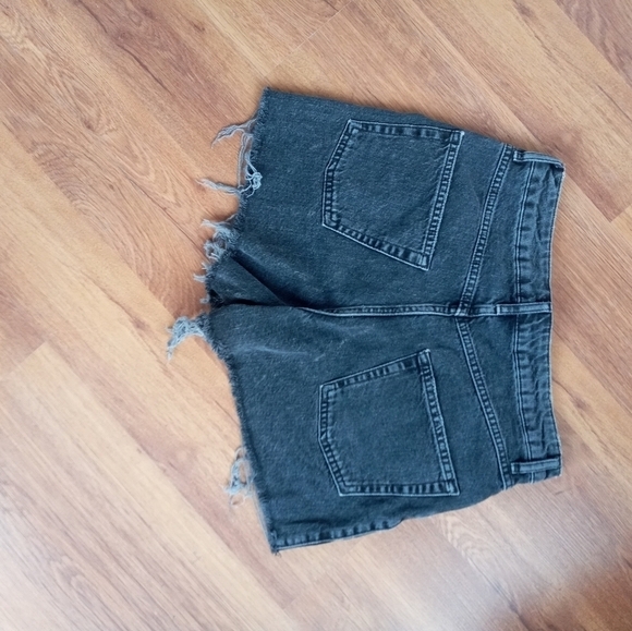 Topshop black distressed raw hem high rise shorts - Picture 3 of 5